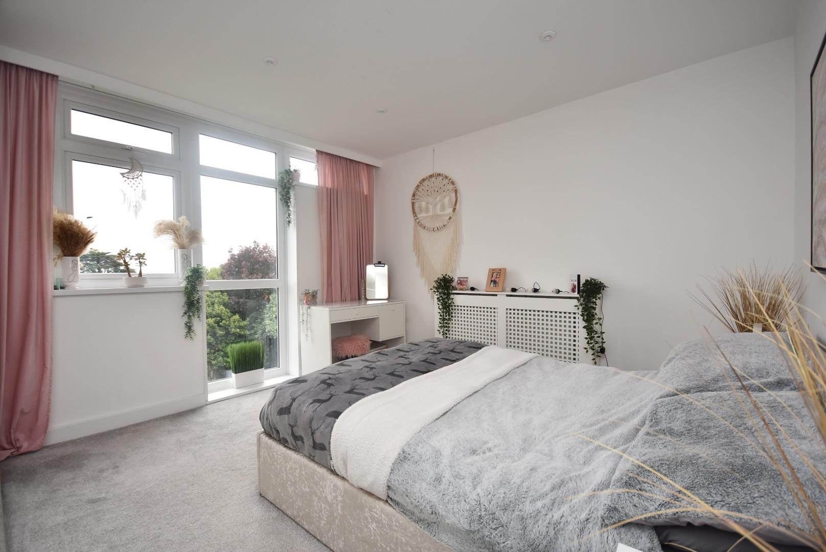8 St. Nicholas House, Bradford Place, Penarth, CF64 1AL